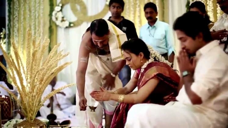 Vineeth Sreenivasan Age, Wiki, Net Worth, Height, Wife, Family, Biography And HD Photos 2023